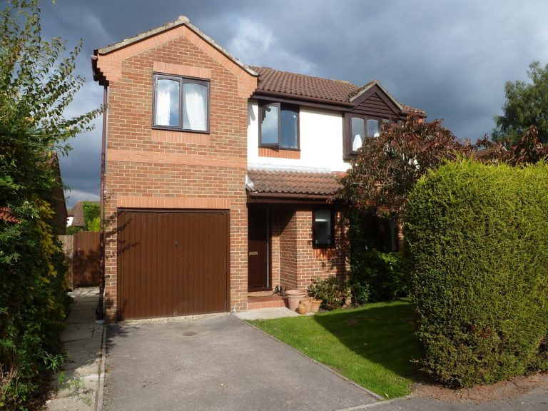 WAREHAM ROAD, THE WARREN, BRACKNELL, BERKSHIRE, RG12 9YT Berkshire