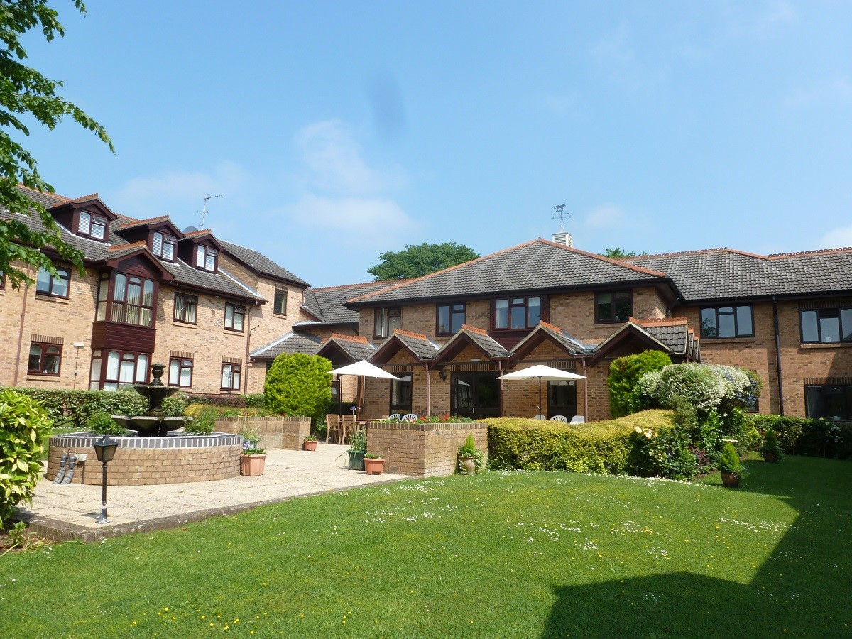 ST CHRISTOPHERS GARDENS, ASCOT, BERKSHIRE, SL5 8LZ Berkshire Estate